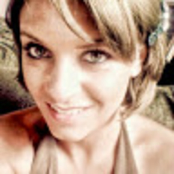 Meet your Posher, Courtney - Picture 1 of 1